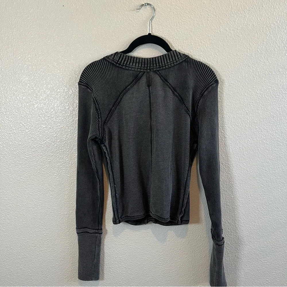 Free People We The Free Snapshot Cable Grey Cropped Cardigan Sweater Black XL - Picture 6 of 8